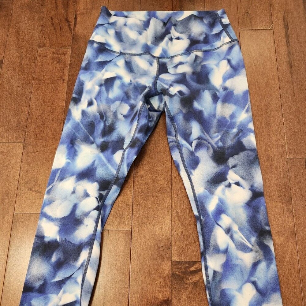 Lululemon women's leggings in size 8